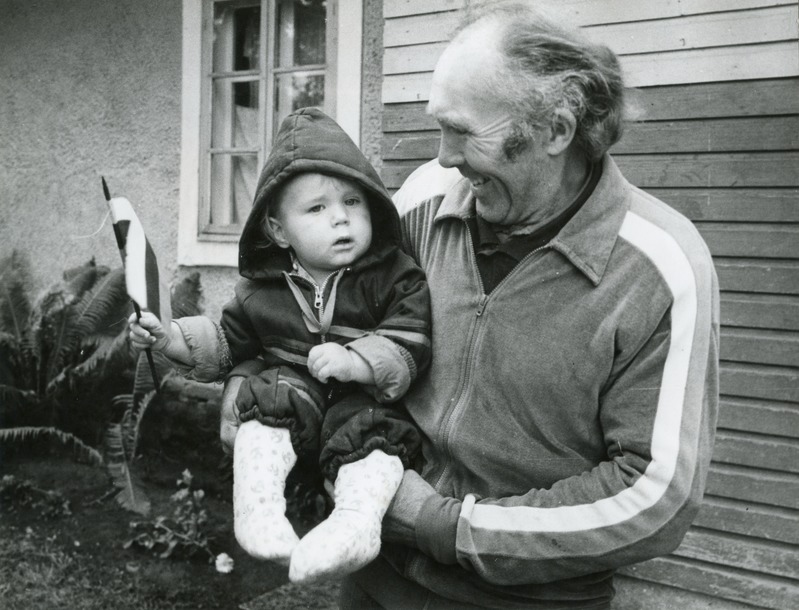 Tartu rajooni talunik Vallot Kaasik  koos pesamuna Frediga