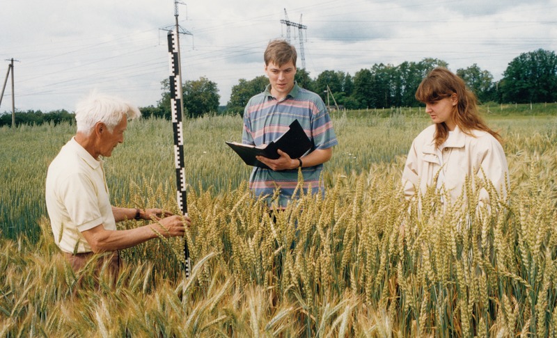 Eesti Põllumajandusülikooli tudengid, tulevased agronoomid õppepraktikal