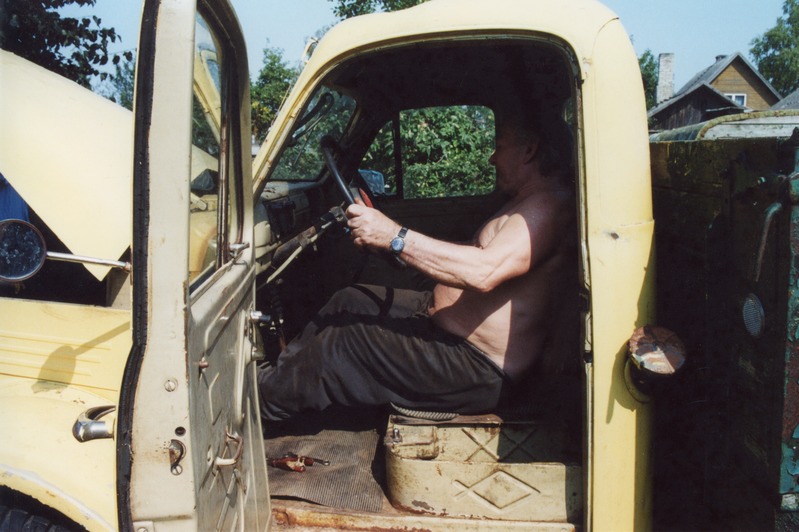 Arvu Puusepp oma GAZ-51 roolis
