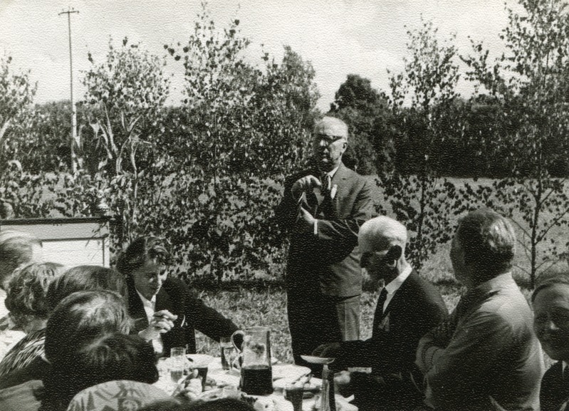 Vahi kooli lauluõpetaja ja dirigent Richard Ritsing