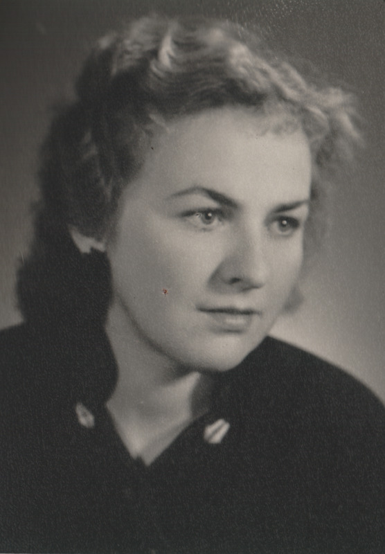 Kahar, Helle-Viola