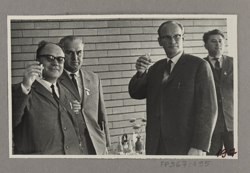 Teadur Mikk Taska kongressist osavõtjate seas