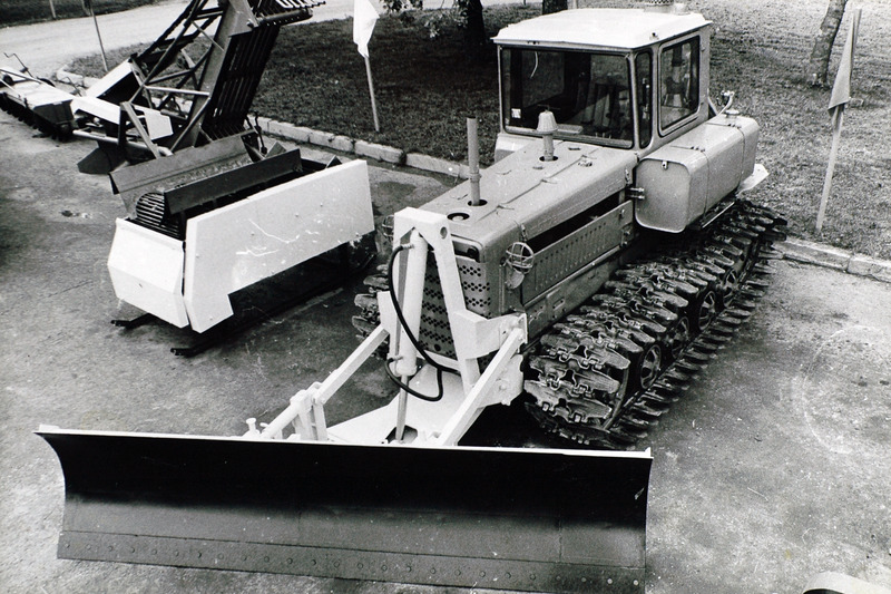 Buldooser traktori ДТ-75Б ette haakimiseks