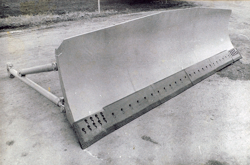 Buldooser traktorile T-100 M