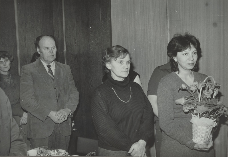 A.Reitalu, S.Randver ja V.Meržina õnnitlevad H.Tuult