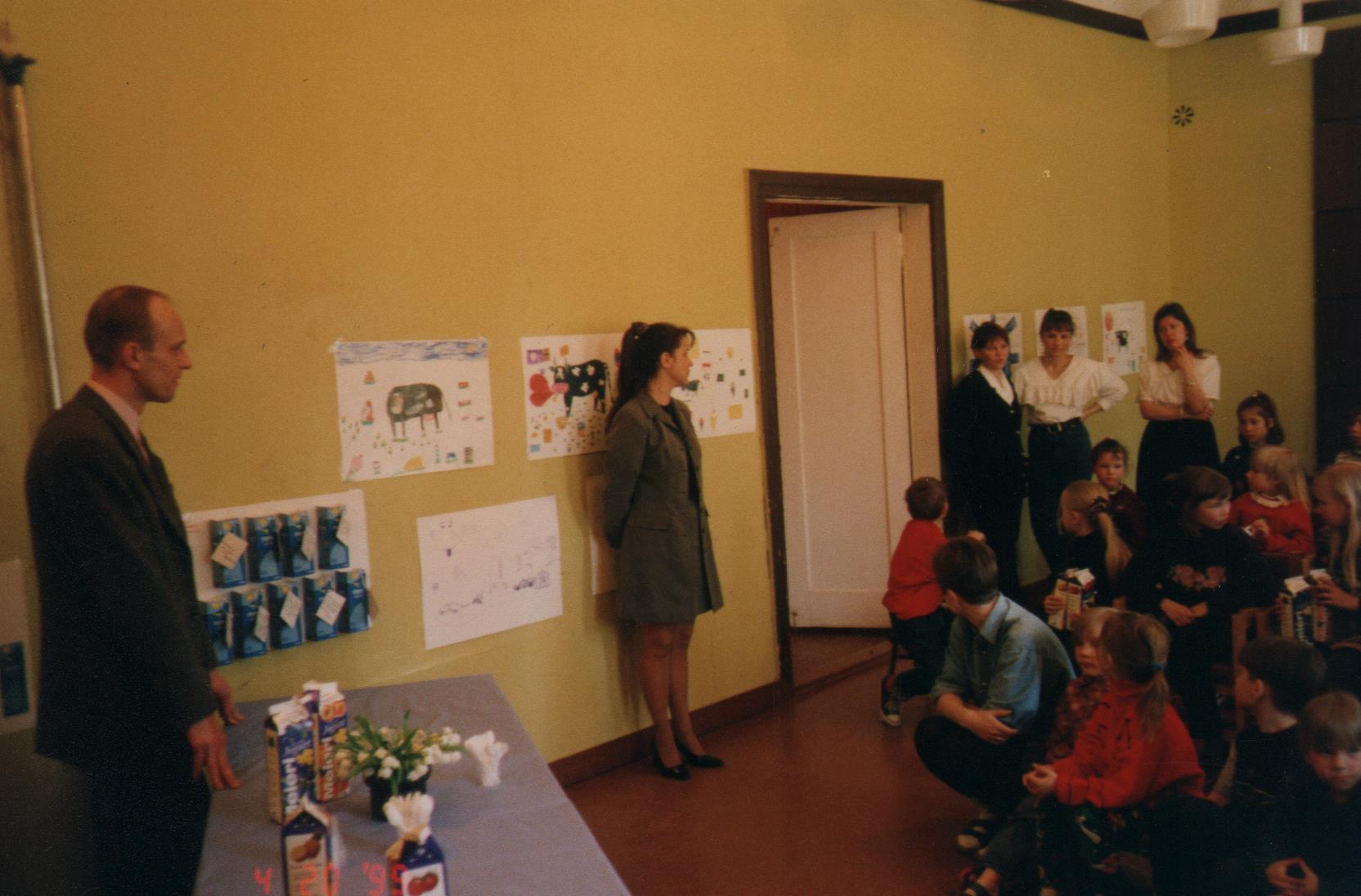 AS Ühinenud Meiereid Viljandis, Pärsti lapsed joonistavad piimast