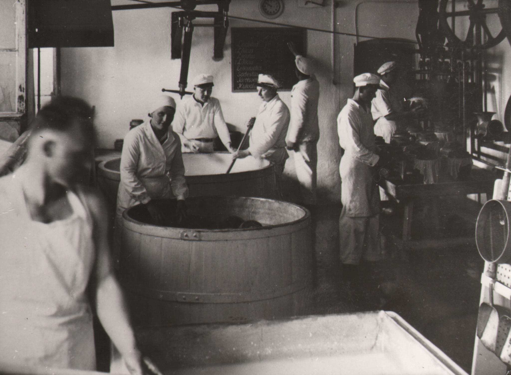 Juustu valmistamine algab õppemeierei juustulas
