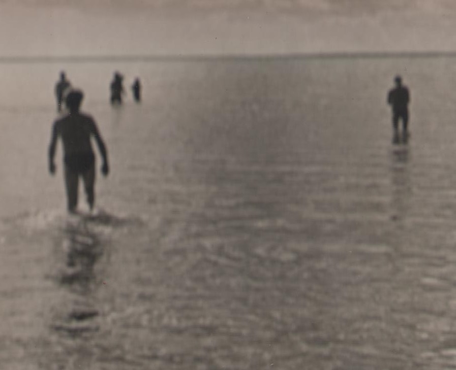 Tartu Lihakombinaadi töötajad veedavad vaba aega kollektiivselt, meres suplemas