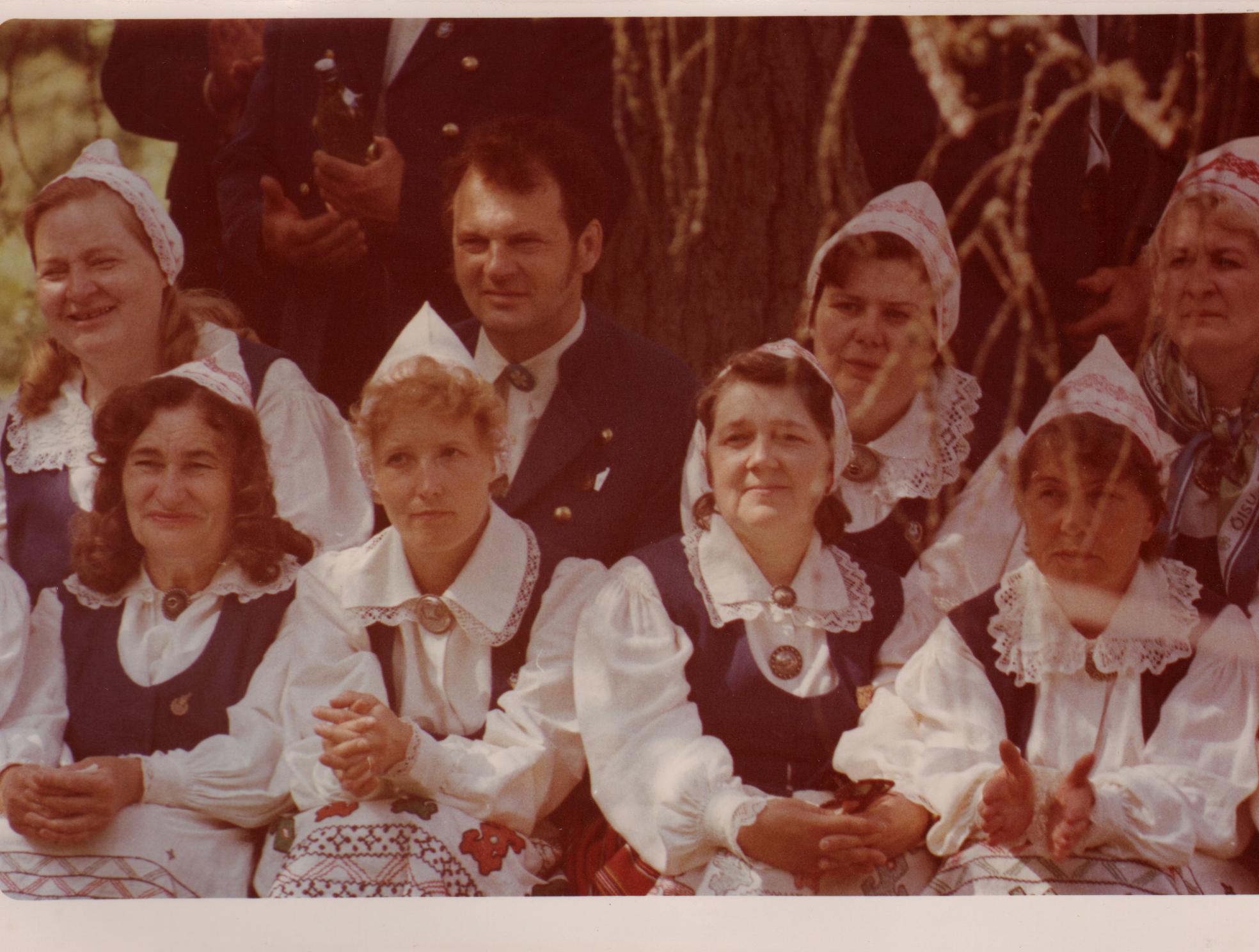 Viljandi rajooni kultuurimaja segakoor "Koit", Õisu kooli 60. aastapäeval