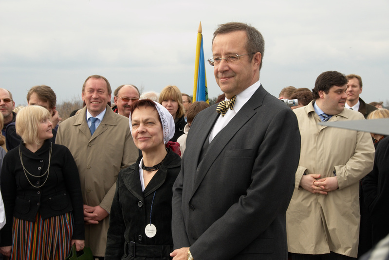 President Toomas-Hendrik Ilves ja Krista Aru ning kohalviibijad