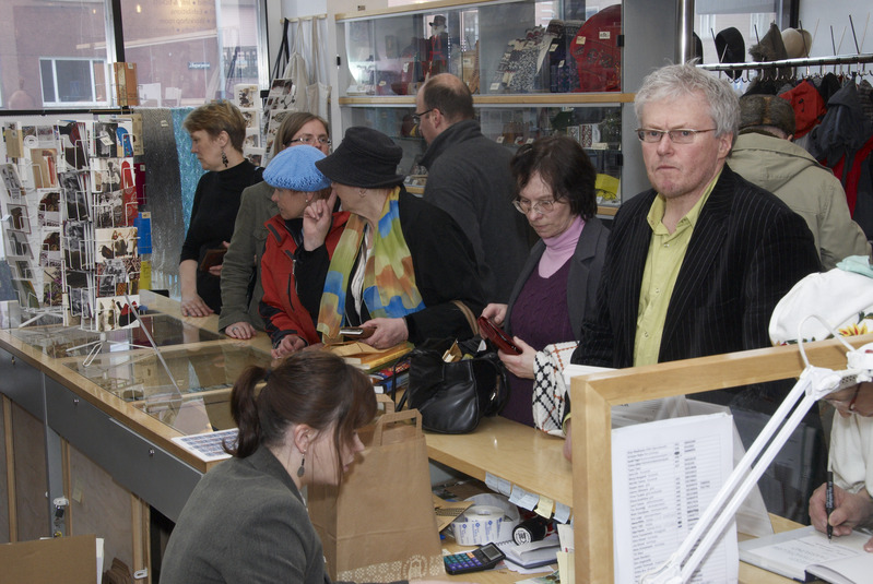 Muuseumipoes ostetakse juubelitrükiseid, meeneid