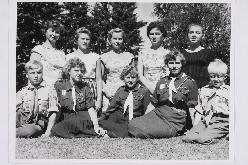 Kumla vanemgaidid ja kaks hundut Kumla suvepäevadel