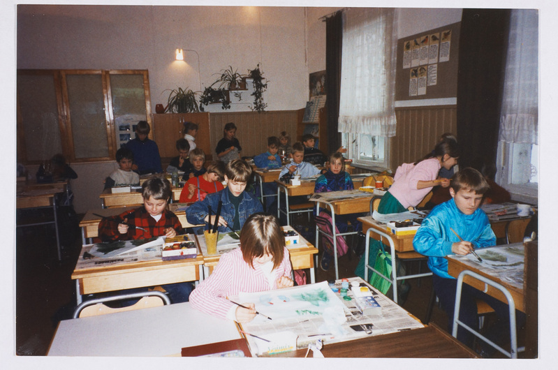 Rootsist Kumlast saadetud mööbliga sisustatud kunstiklass Otepää koolis