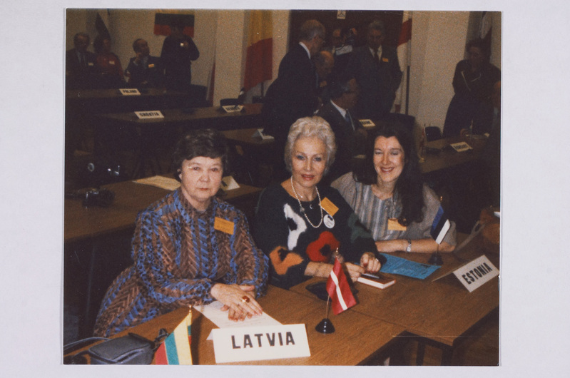 Euroopa Vabadusnõukogu konverents Londonis 1985, Lietta Sander de Barrero koos Läti delegaadiga