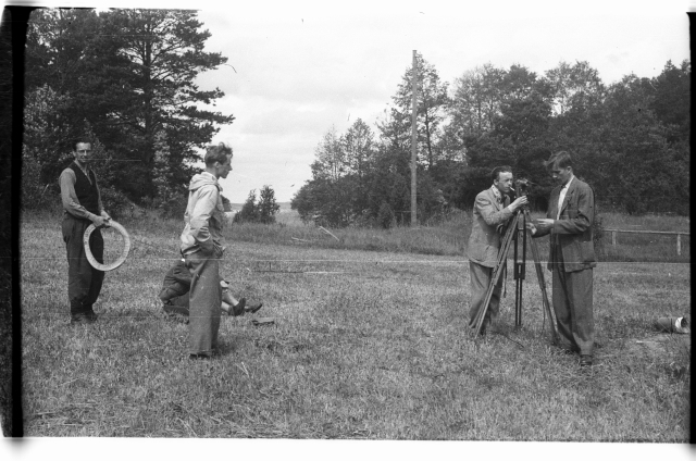 Hans Teetlaus kolleegidega Vattenbyggnadsbyranist välitööl