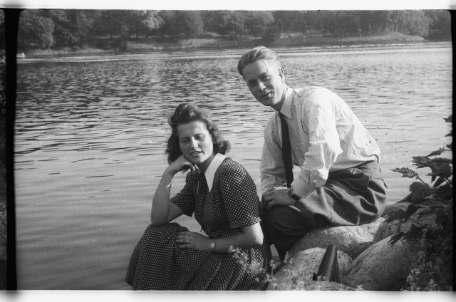 Hans Teetlaus ja Lilian Luts Rootsis Djurgårdsbrunnsvikeni lahe ääres