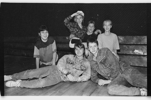 Tantsuvõistlus koolis; grupifoto