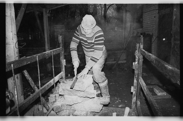 Eino Viilupi restaureerimistöökoda Kukrusel; kiviraidur