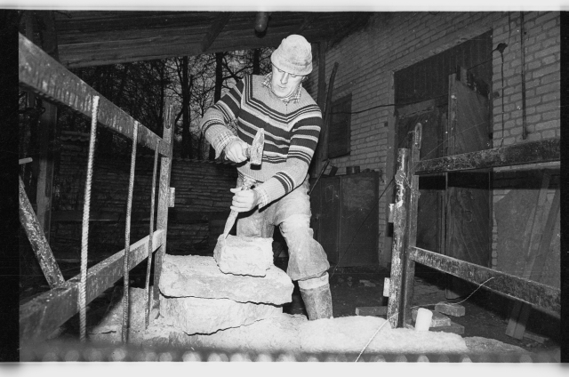 Eino Viilupi restaureerimistöökoda Kukrusel; kiviraidur