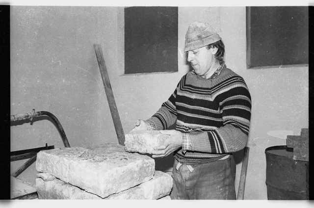 Eino Viilupi restaureerimistöökoda Kukrusel; kiviraidur