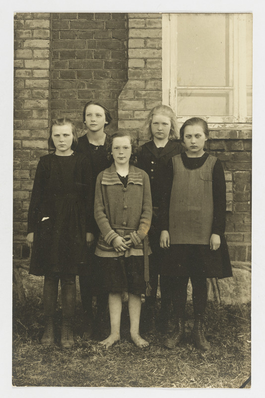 Grupp Torma kooli tüdrukuid 1924