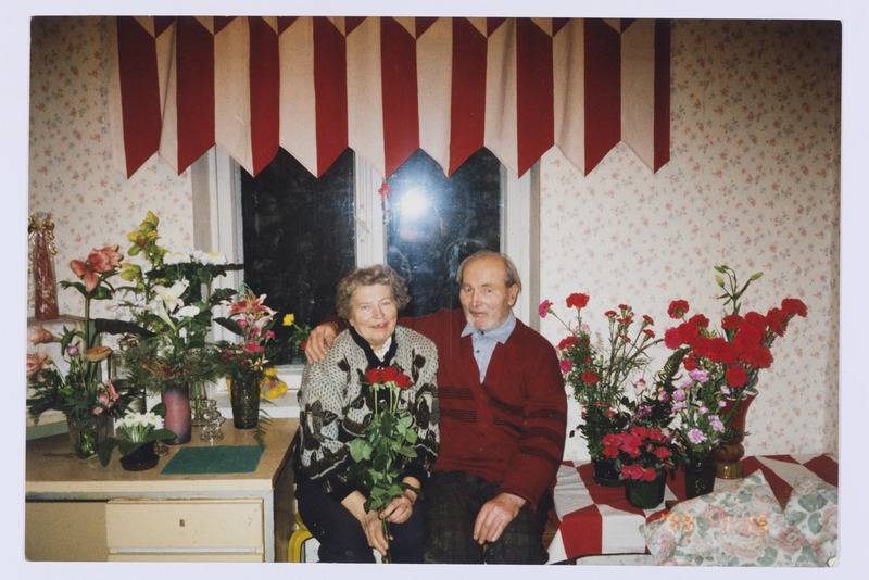 Helma Kaeval abikaasa Elmariga 70. juubelisünnipäeval oma kodus