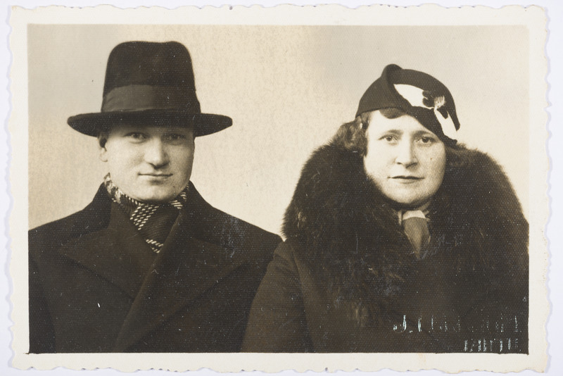 Paul Kullom ja Ida Petrov portreefotol 1935