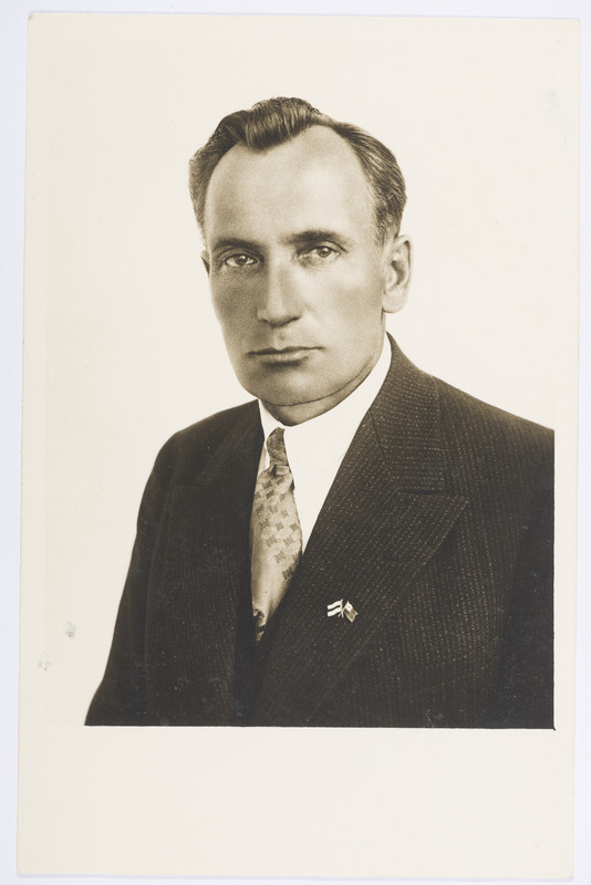 P. Ernits portreefoto 1930