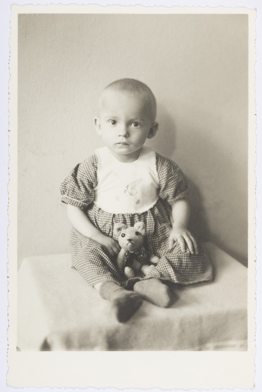 Leo Villemson väikelapsena 1936