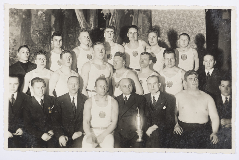 Grupipilt Tartu kaitsemaleva ruumes  Rower klubi 1935