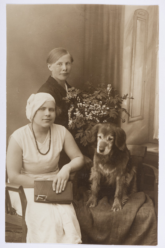 Raissa Kotõk ja Viitkin ateljeefotol 1933