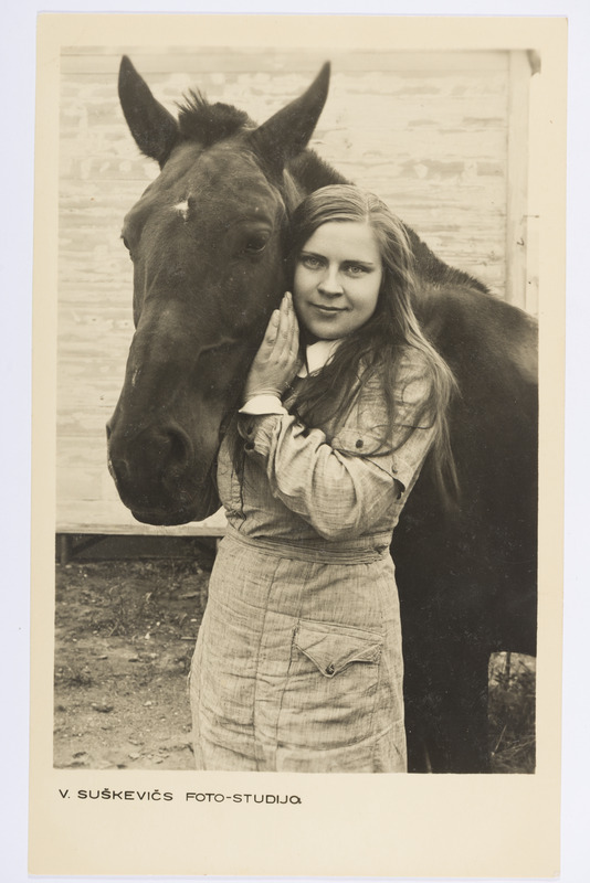 Raissa Kotõk hobusega 1935