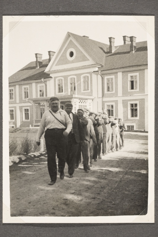Korporandid makaronit tantsimas, Ravila mõis 1937