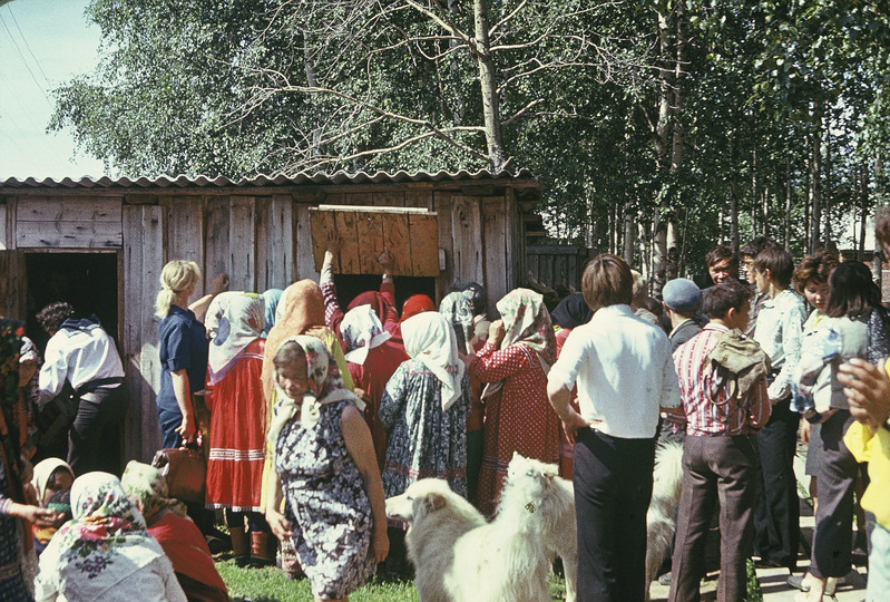 Tegi küla rahvas kalurite päeval. Handi-Mansi rahvusringkond Berjozovo rajoon Tegi külanõukogu ja küla.
Foto 1977.