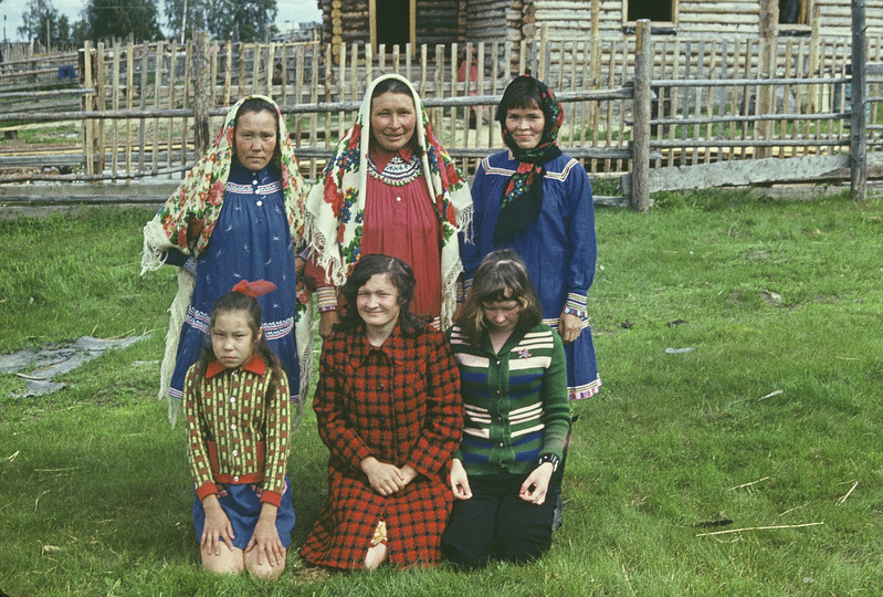 Handid suverõivais.  Handi-Mansi rahvusringkond Berjozovo rajoon Tegi külanõukogu ja küla.
Foto 1977.