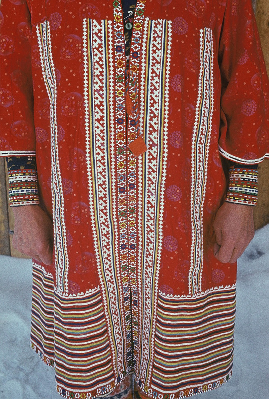 Handi naise rüü ornamente. Handi-Mansi autonoomne ringkond 
Berjozovo rajoon Polnovati külamõukogu Tugijanõ küla.
Foto 1980.