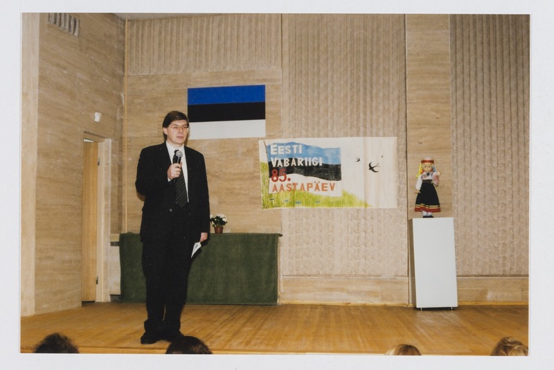 Venemaa Rahvusraamatukogu teadussekretär Aleksei Aleksejev näituse "Eesti ehted" avamisel