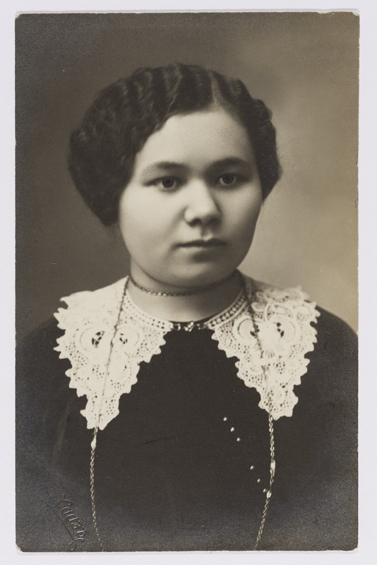 Tundmatu naine, portreefoto