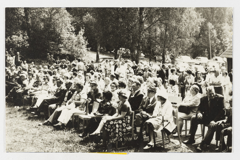 Rootsi eestlased, rahvas toolidel Koitjärve laagrialal.