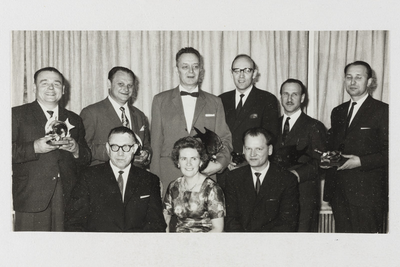 Rootsi eestlased, Göteborgi Eesti Seltsi Bridžiklubi, grupipilt auhindadega.