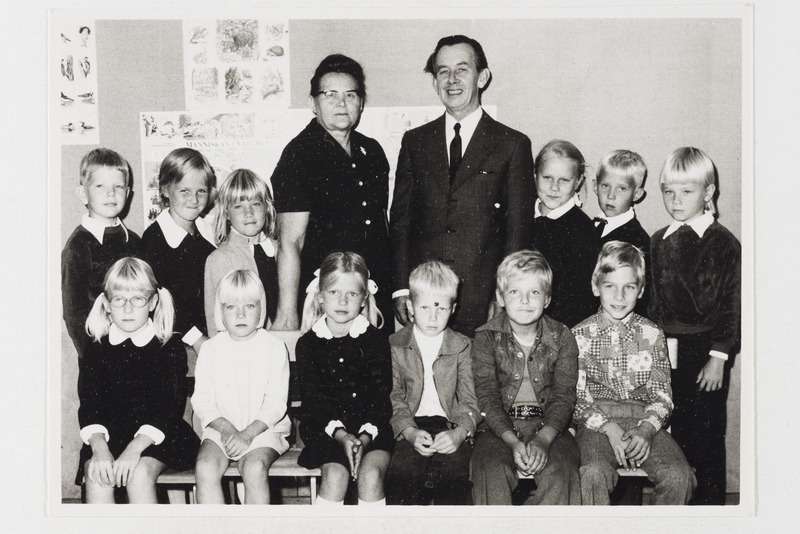 Rootsi eestlased, Göteborgi Eesti Algkool '73, grupipildil lapsed ja õpetajad.