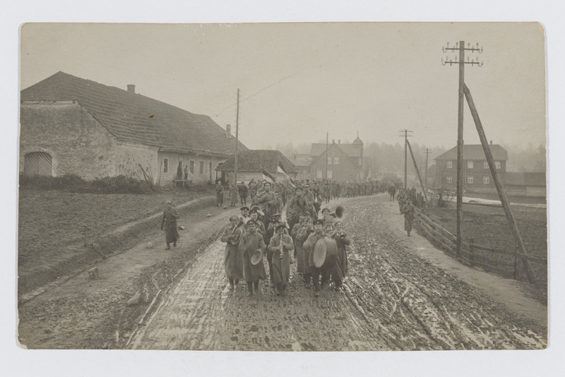 2. jalaväepolk orkestiga rongkäigul