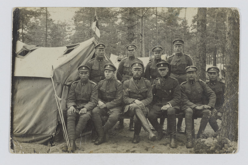 Grupp Eesti ohvitsere laagris