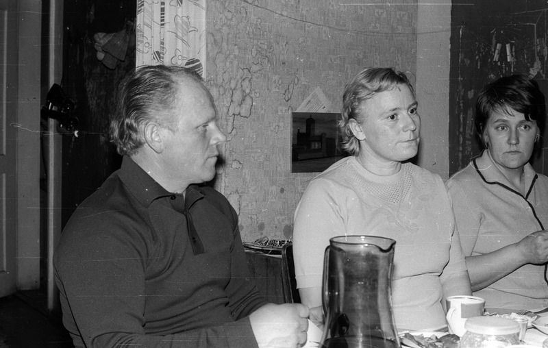 Erich Rähn ja Epp Rähn Maanso pool perekondlikul koosviibimisel