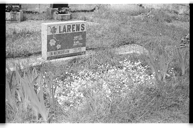 Käsmu kalmistu, perekond Larens hauaplats