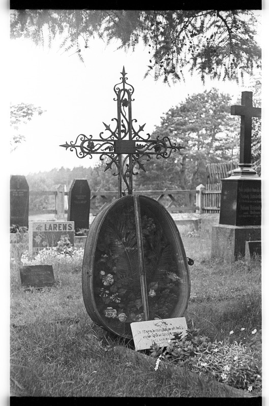 Käsmu kalmistu, Alfred Johannes Männikky/Manitsky (1887-1904) hauaplats