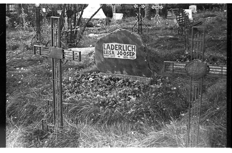Käsmu kalmistu, Liisa Laderlich (1868-1957), Joosep Laderlich (1856-1932) hauaplats