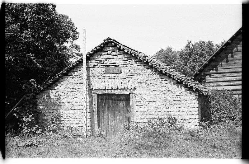 Kelder, silt "1901", Tõugu (Lahemaa), Aadurahva talu