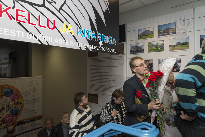 Külalised suunduvad näitusele