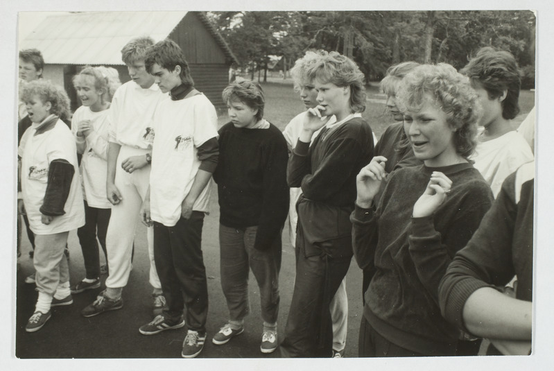 suvepäevalised spordivõistlust vaatamas